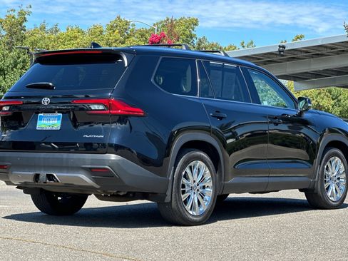 Used 2024 Toyota Grand Highlander AWD image 4