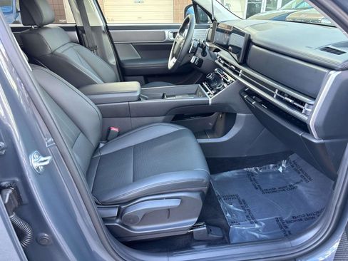 Certified 2025 Hyundai Santa Fe SEL image 18