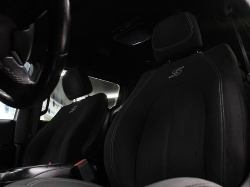 Used 2018 Chrysler Pacifica Touring Plus w/ S Appearance Package FWD image 8
