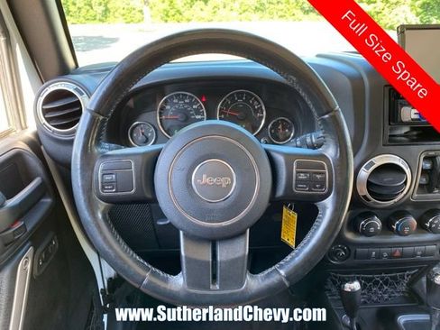 Used 2016 Jeep Wrangler Unlimited Sahara AWD/4WD image 18