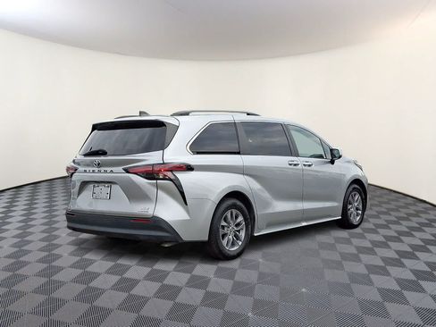 Certified 2022 Toyota Sienna XLE AWD/4WD image 5