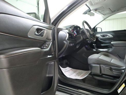 Used 2020 Chevrolet Traverse LS w/ LPO, Blackout Package AWD/4WD image 9