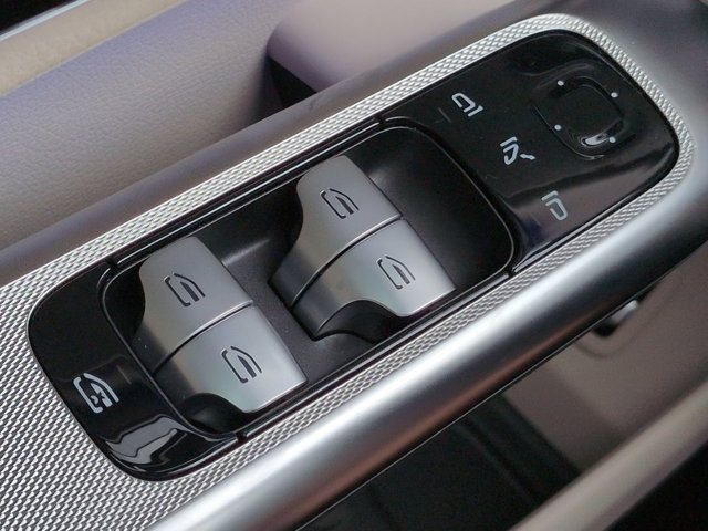 Certified 2026 Mercedes-Benz GLC 300 image 25