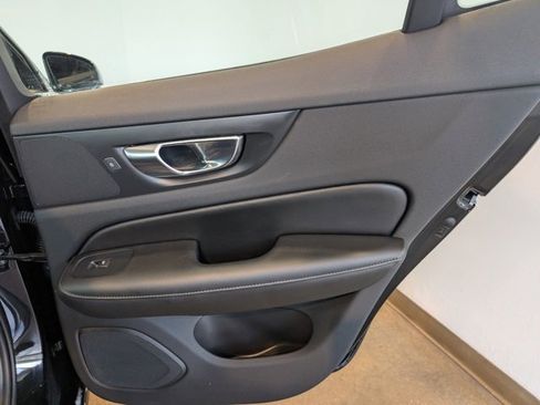 Used 2022 Volvo S60 B5 Inscription image 28