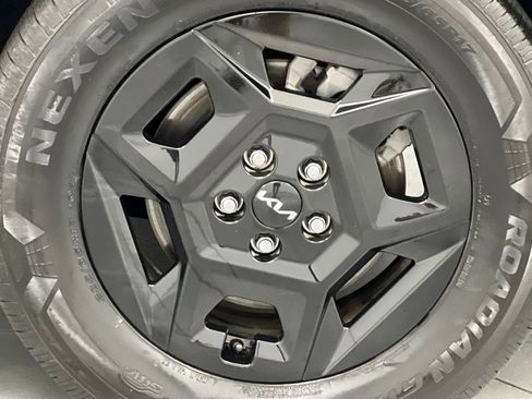 Used 2025 Kia Carnival image 71