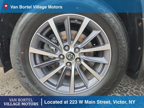 Used 2017 Toyota Highlander XLE AWD/4WD image 32