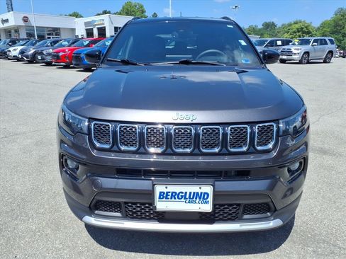 Used 2023 Jeep Compass Limited AWD/4WD image 9