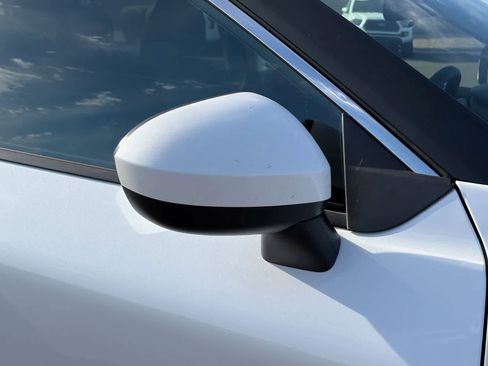 Used 2024 Nissan Rogue SV image 9