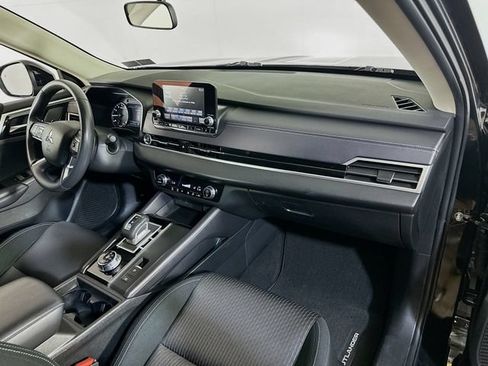 Used 2023 Mitsubishi Outlander ES AWD/4WD image 11