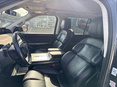 Used 2025 Lincoln Navigator Reserve AWD/4WD image 19