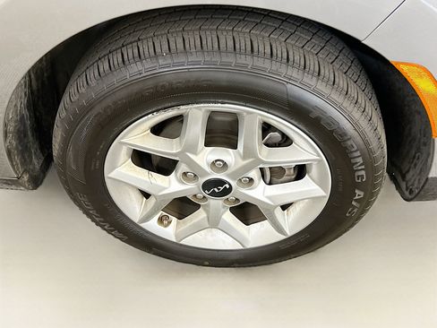 Used 2025 Kia Soul LX w/ LX Technology Package image 11