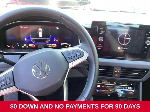 Used 2025 Volkswagen Jetta SE FWD image 8