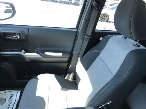 Used 2021 Toyota Tacoma TRD Off-Road image 23