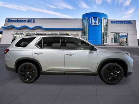 New 2026 Honda Pilot Black Edition image 8