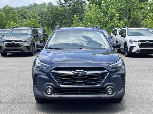 Certified 2025 Subaru Outback Premium AWD/4WD image 8