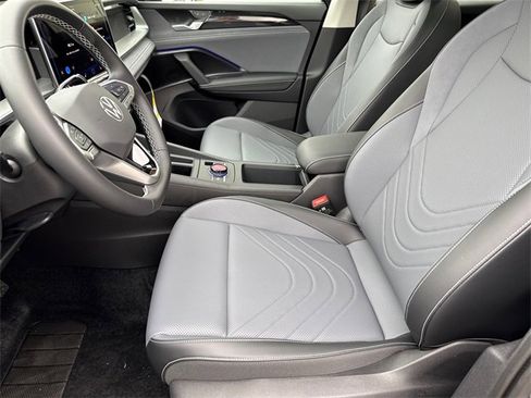 New 2026 Volkswagen Tiguan SE image 39