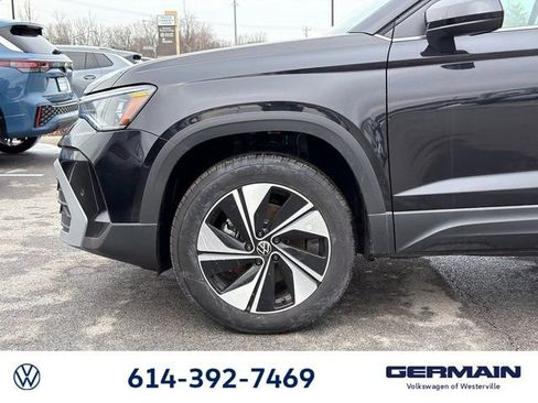 New 2026 Volkswagen Taos SE image 13