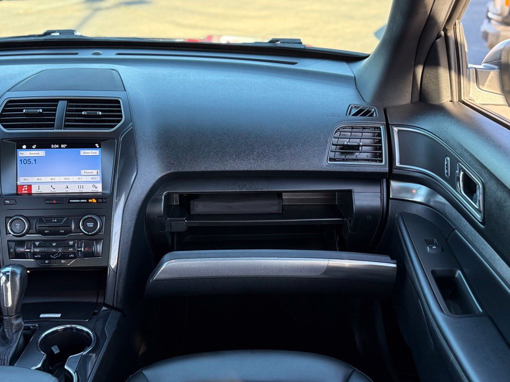 Used 2019 Ford Explorer XLT w/ Equipment Group 202A AWD/4WD image 32