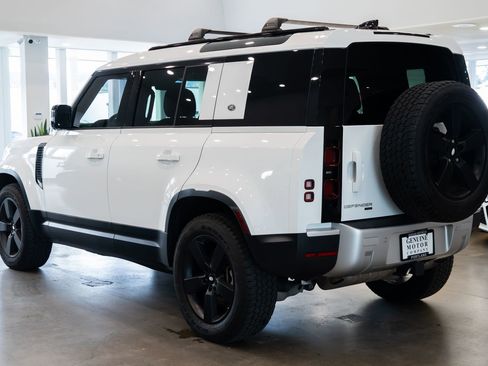 Used 2021 Land Rover Defender 110 SE AWD/4WD image 6
