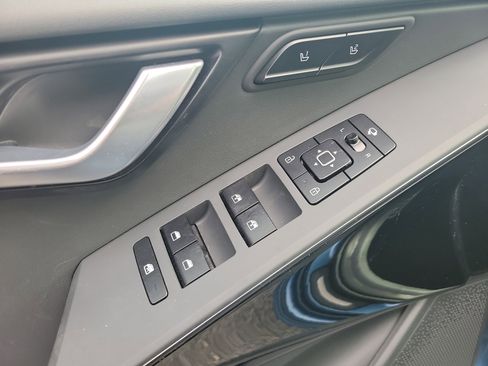 Used 2024 Kia Niro SX Touring image 20