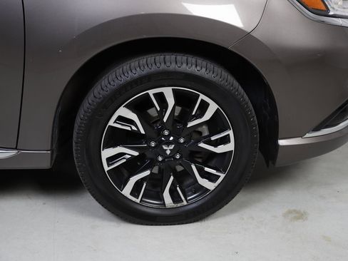 Used 2018 Mitsubishi Outlander SEL image 5