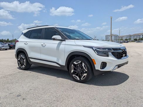 Used 2024 Kia Seltos SX w/ SX Sunroof Package AWD/4WD image 2