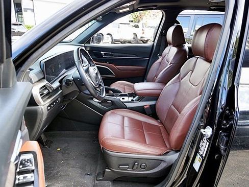 Used 2023 Kia Telluride EX w/ EX Captain's Chair Package image 15