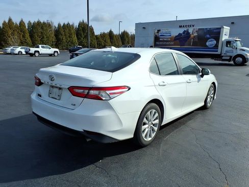 Used 2020 Toyota Camry LE image 3