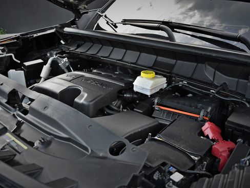 Used 2024 Nissan Pathfinder SL w/ SL Premium Package FWD image 19