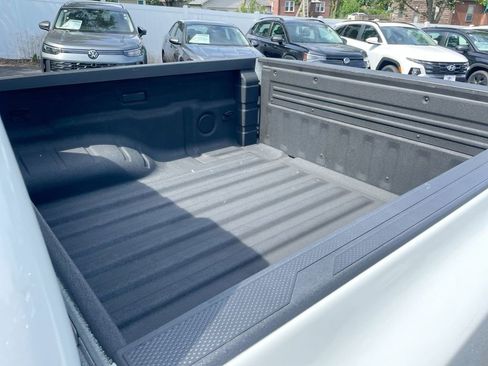 Used 2022 Nissan Frontier SV image 32