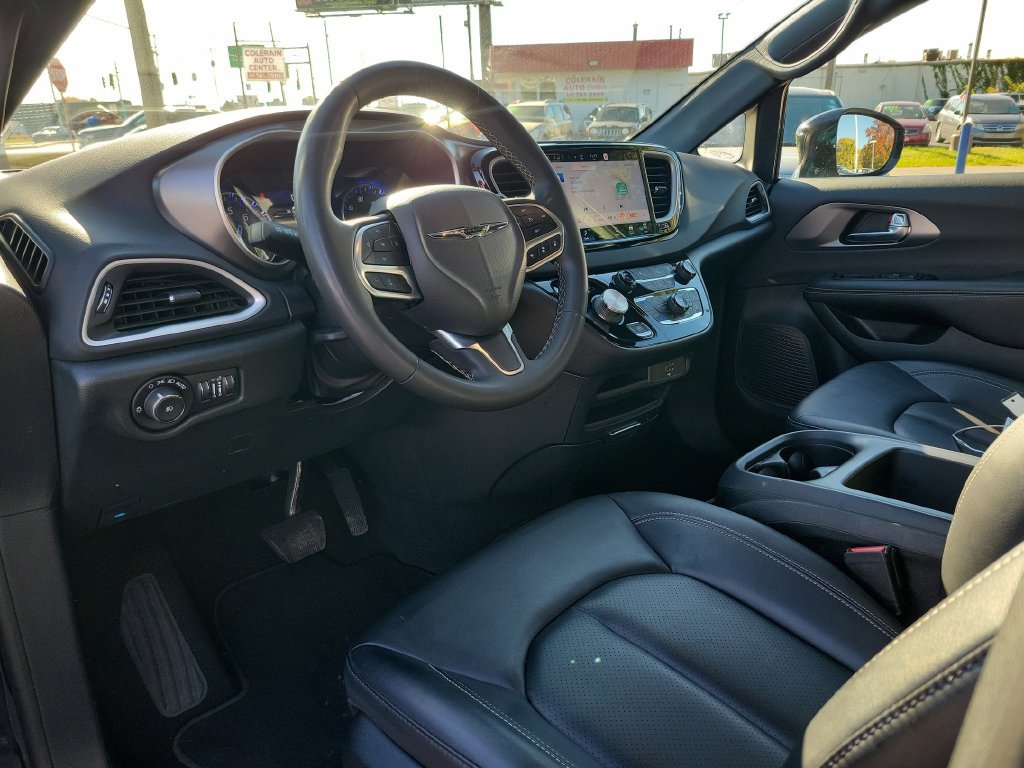Used 2026 Chrysler Pacifica Select FWD image 26