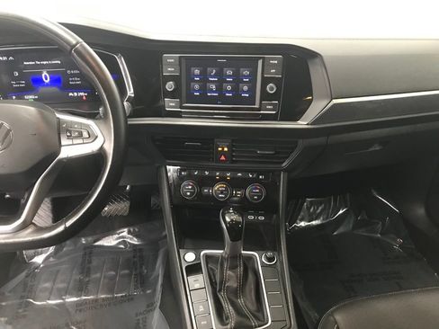 Used 2024 Volkswagen Jetta SE image 17
