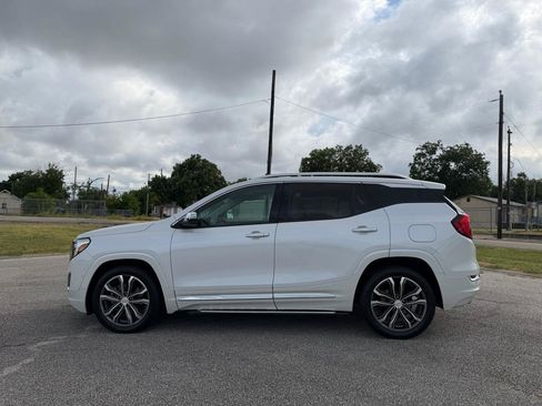 Used 2020 GMC Terrain Denali w/ Denali Premium Package FWD image 6