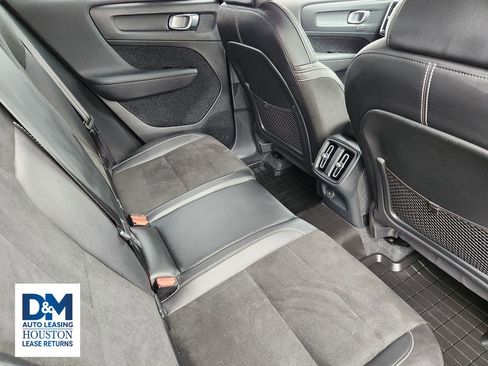 Used 2021 Volvo XC40 T4 R-Design w/ Advanced Package image 40