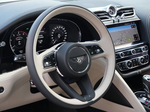 New 2025 Bentley Bentayga image 10