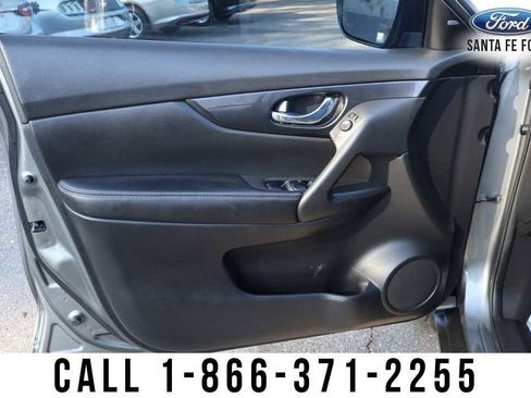 Used 2017 Nissan Rogue SV image 7