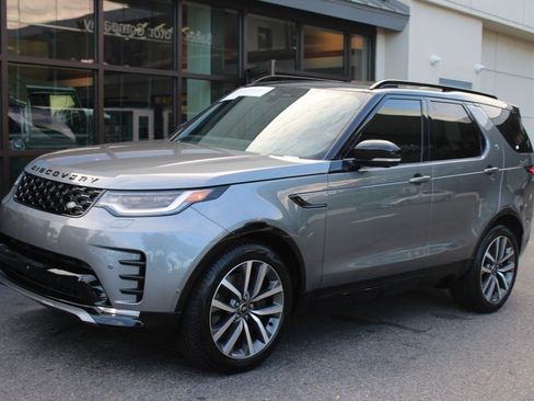 Certified 2025 Land Rover Discovery Dynamic SE image 2