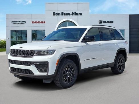 New 2026 Jeep Grand Cherokee Altitude RWD image 2