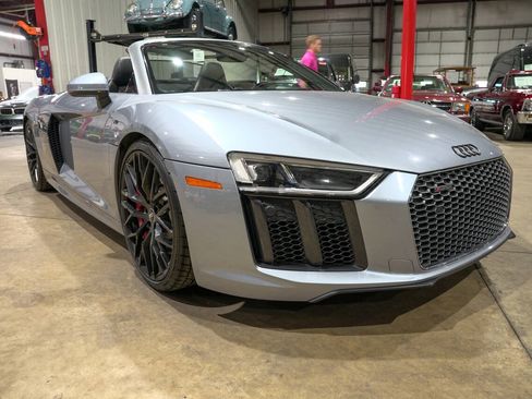 Used 2018 Audi R8 V10 w/ Carbon Exterior Package AWD/4WD image 12