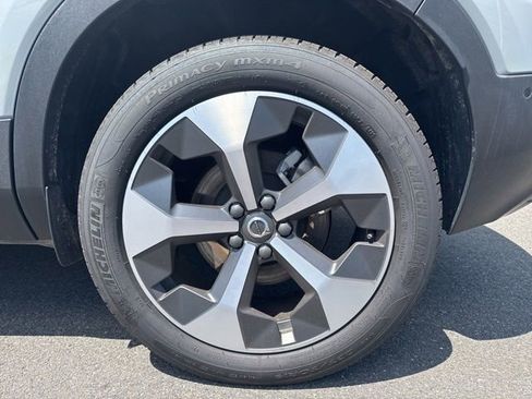 Certified 2025 Volvo XC40 B5 Plus AWD/4WD image 9