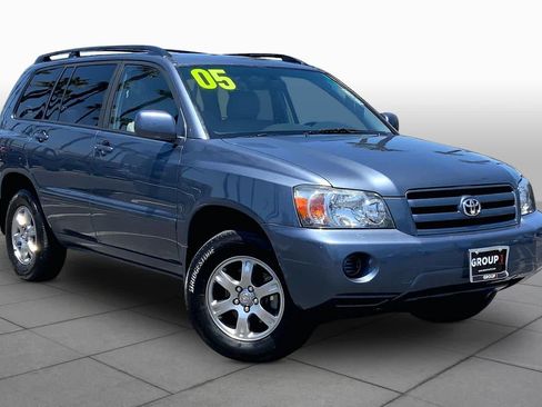 Used 2005 Toyota Highlander 4WD V6 w/ Preferred Pkg image 2
