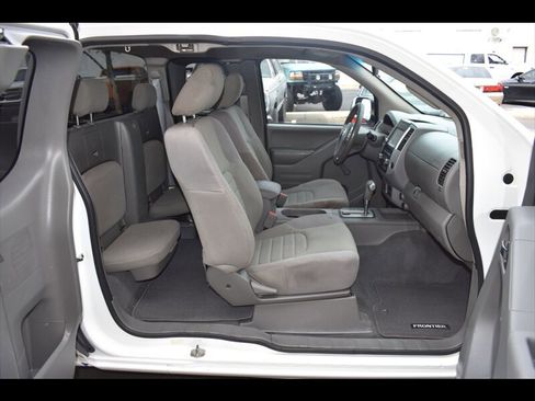 Used 2019 Nissan Frontier S image 28