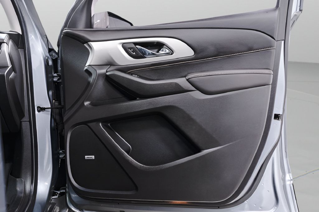 Used 2020 Chevrolet Traverse RS w/ LPO, 'HIT The Road' Package AWD/4WD image 40