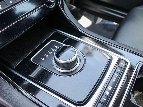 Used 2018 Jaguar XE RWD image 25