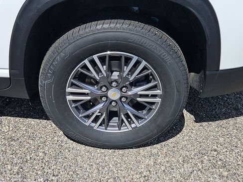 Certified 2025 Chevrolet Traverse LT AWD/4WD image 8