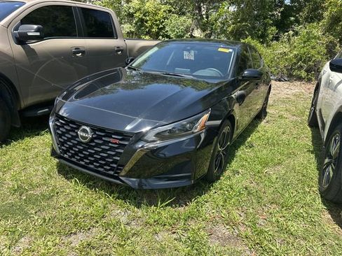 Used 2024 Nissan Altima 2.5 SR FWD image 3