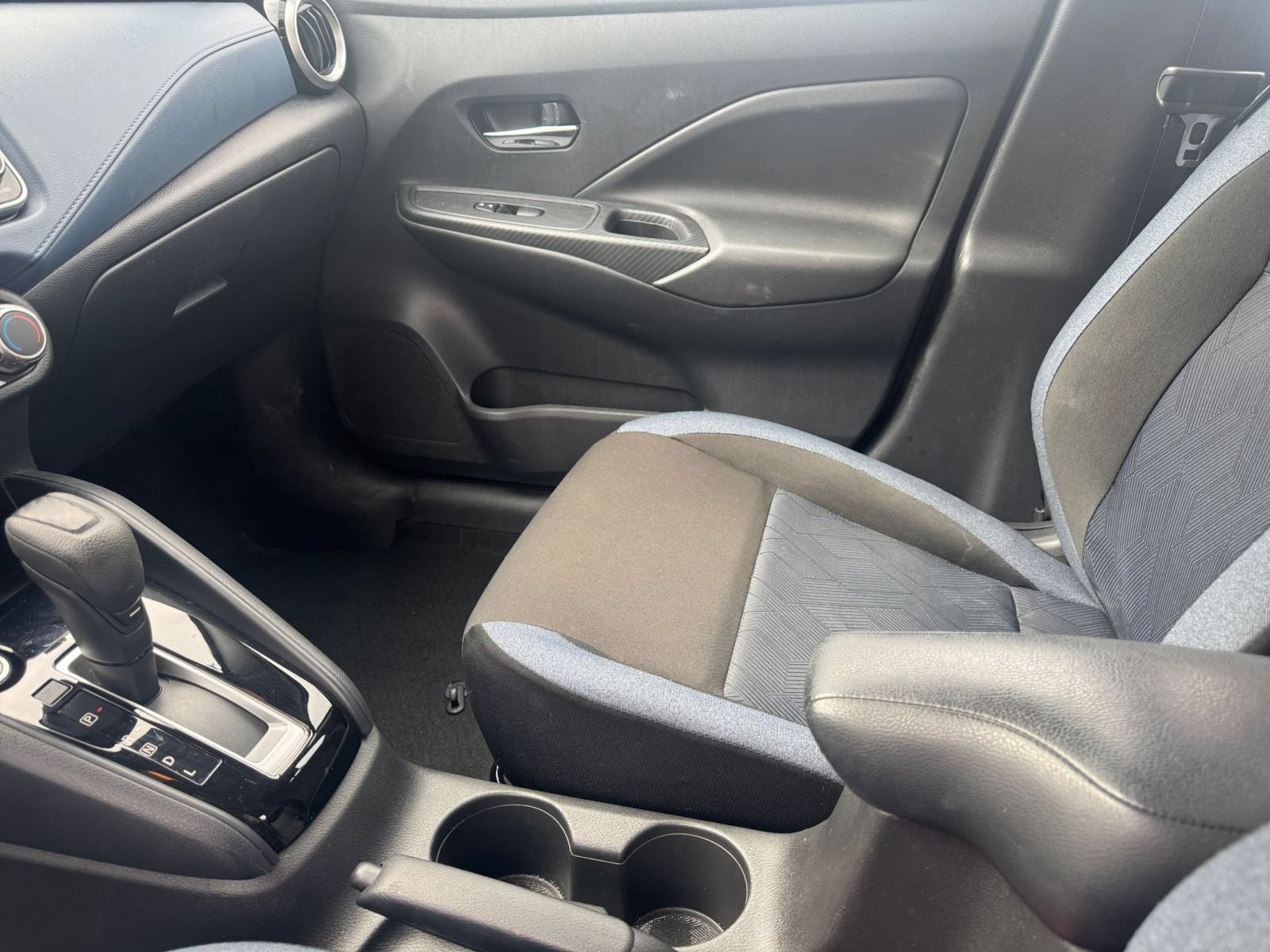 Used 2025 Nissan Versa SV FWD image 38