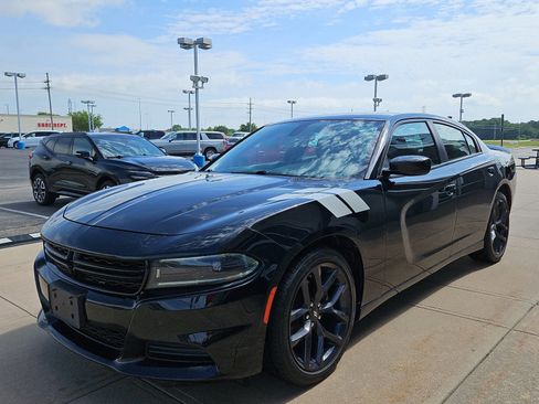 Used 2023 Dodge Charger SXT w/ Blacktop Package RWD image 2
