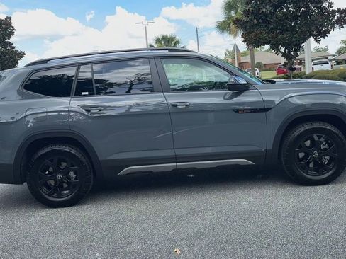 New 2025 Volkswagen Atlas Peak Edition SE image 9