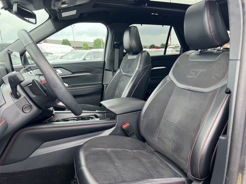 Used 2025 Ford Explorer ST AWD/4WD image 13